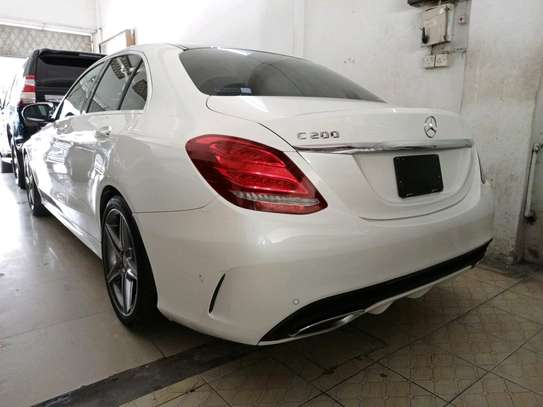 Mercedes Benz C200 image 3