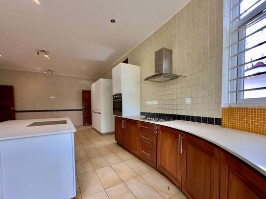 5 Bed Townhouse with En Suite in Rosslyn image 14