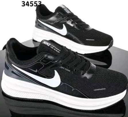 Gym trainer sneakers image 1