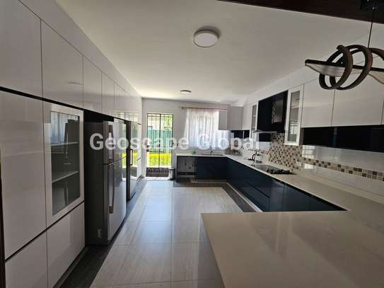 4 Bed House with En Suite in Spring Valley image 17