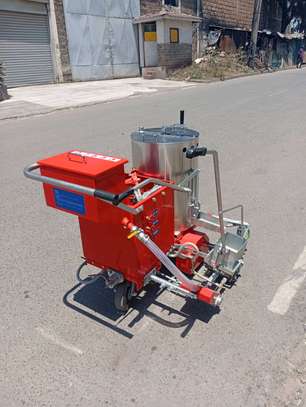 Hand-push thermoplastic road marking machine image 3