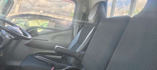 Mitsubishi Fuso canter manual diesel 2017 image 3