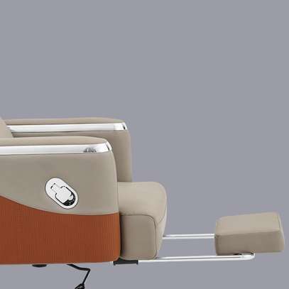 Office Chair: Executive Office Seat with Footrest image 4