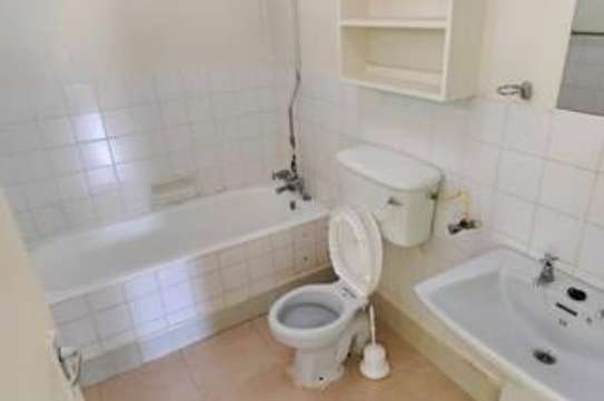 3 Bed House with En Suite at Lavington Green image 11