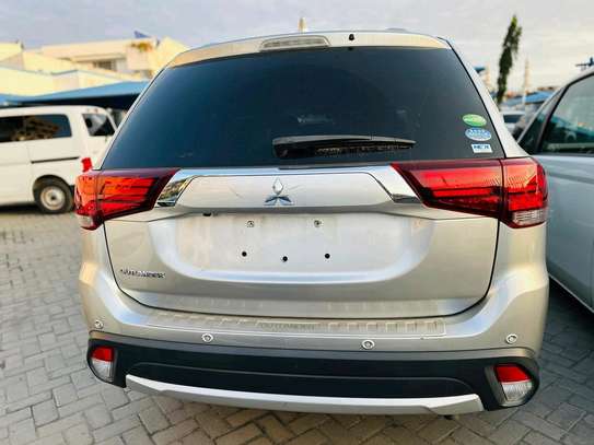 Mitsubish outlander 2018 image 3