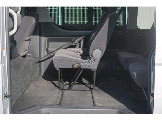TOYOTA HIECE AUTO DIESEL COMUTER 18 SEATER. image 2