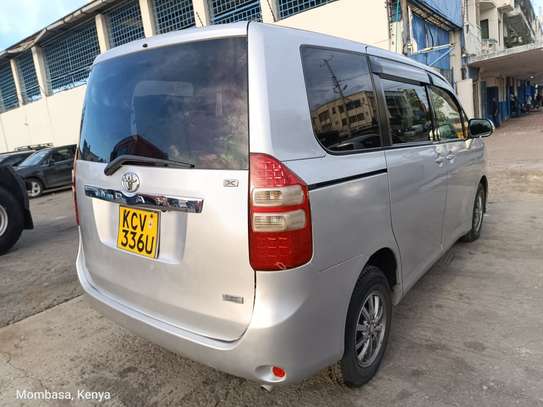 Toyota Noah KCV 2012 image 4
