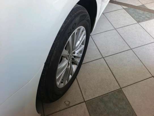 Toyota crown Royal image 2