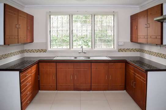 4 Bed Townhouse with En Suite in Muthaiga image 9