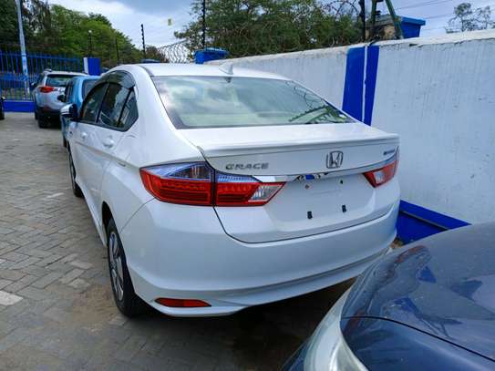 Honda Grace pearl white image 6