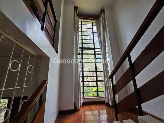 5 Bed House with En Suite in Rosslyn image 14