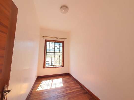 5 bedroom townhouse for rent in Spring Valley image 8