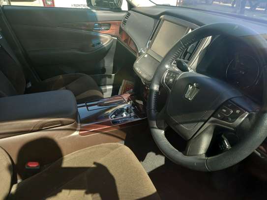 Toyota crown image 4