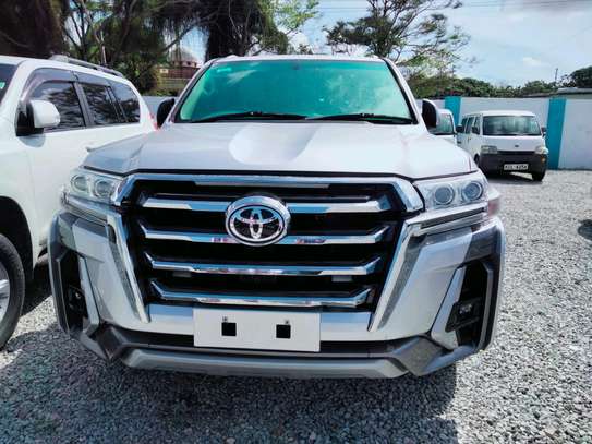 TOYOTA LAND CRUISER V8(HIRE PURCHASE TERMS ACCEPTED) image 11
