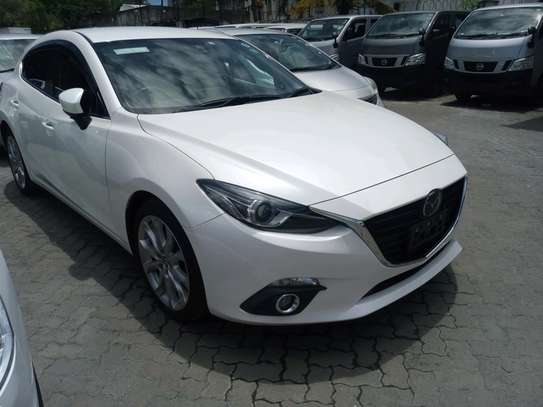 Mazda Axela image 4