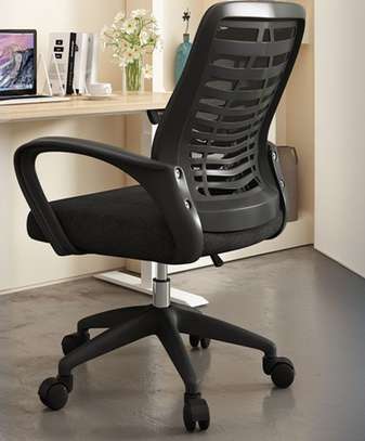 Office Chair: Swivel Mesh Office Seat image 2