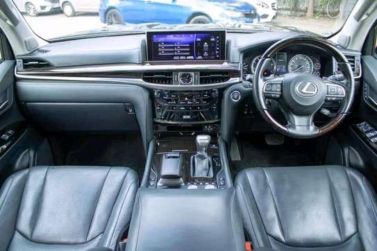 Lexus LX570 2017 image 14