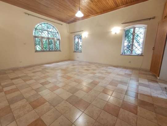 4 Bed House with Garden in Hill View image 9
