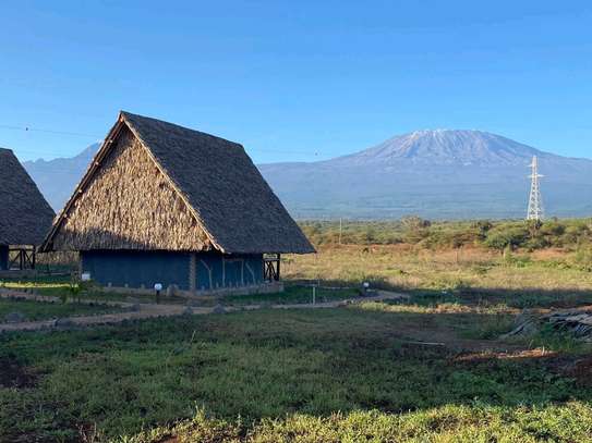Makuti roofing construction image 2