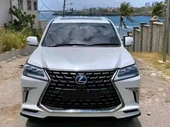 2019 Lexus LX570 image 5