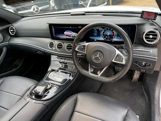 2017 Mercedes Benz E200 image 3