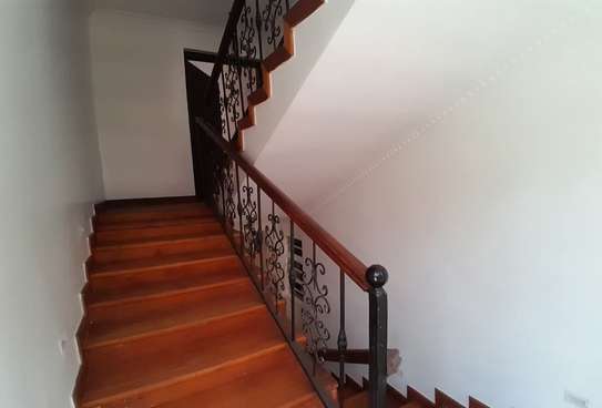 6 Bed Townhouse with En Suite at Karen image 8