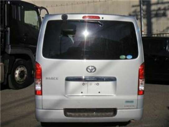 TOYOTA HIACE AUTO DIESEL image 3