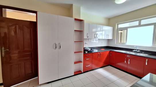 3 Bed Apartment with En Suite at Brookside Drive image 8