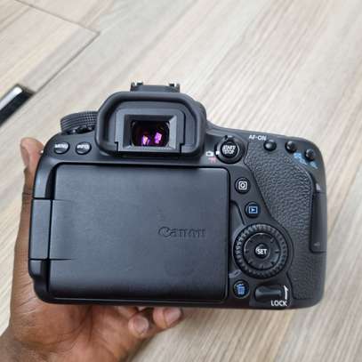 Canon EOS 700D Digital SLR Camera image 3