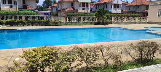4 Bed House with Swimming Pool in Mtwapa image 7