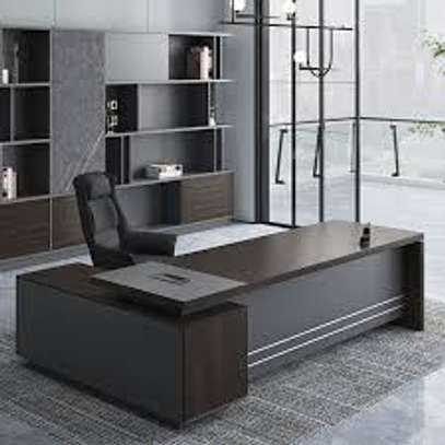 1.6 M L Shaped Modern Executive Office Desk image 6