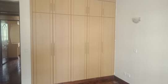 4 Bed Apartment with En Suite in Westlands Area image 8