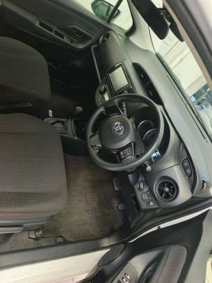 Toyota vitz hybrid image 4