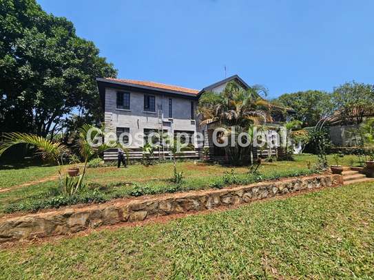 5 Bed House with En Suite in Runda image 1