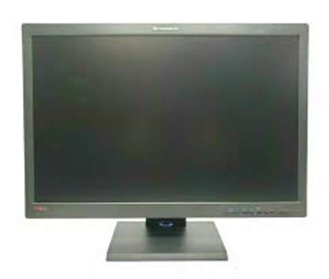 19 inch lenovo monitor(stretch). image 1