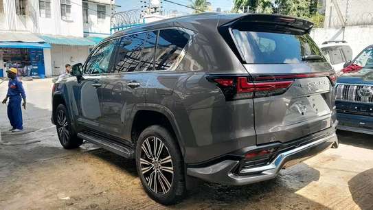 Lexus Lx600 2023 Petrol image 10