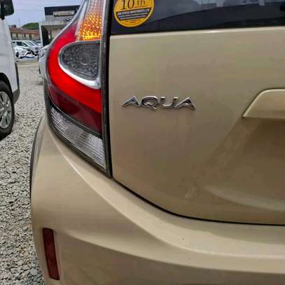 Toyota Aqua hybrid Cream 2018 2wd image 13