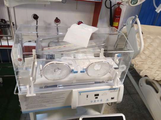 Nursery incubator  (new born unit) image 3