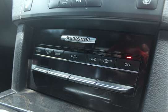 Mercedes E-Class Sedan White Alloy Wheels Tinted image 8