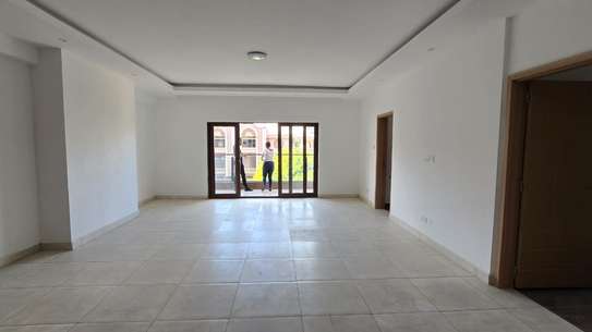 3 Bed Apartment with En Suite in Parklands image 11