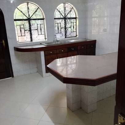 5 Bed Townhouse with En Suite at Riverside image 9