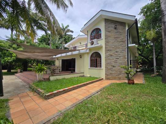 5 Bed House with En Suite in Nyali Area image 15