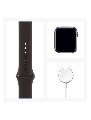 Apple Watch SE (gps, 40mm) - Space Gray Aluminum Case image 1