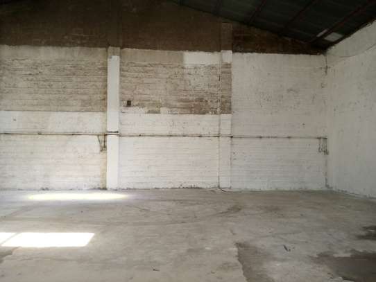 16,000 ft² Warehouse with Parking in Industrial Area image 5
