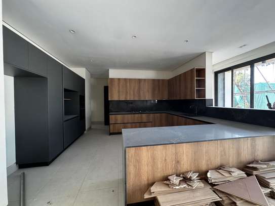 5 Bed Townhouse with En Suite in Westlands Area image 3