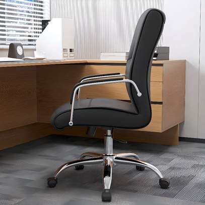 Office Chair: Leather Swivel Office Chair In Black image 2