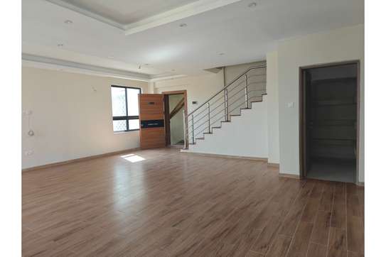 5 Bed Apartment with En Suite in Parklands image 10
