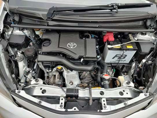 2016 Toyota Vitz 1000cc image 2