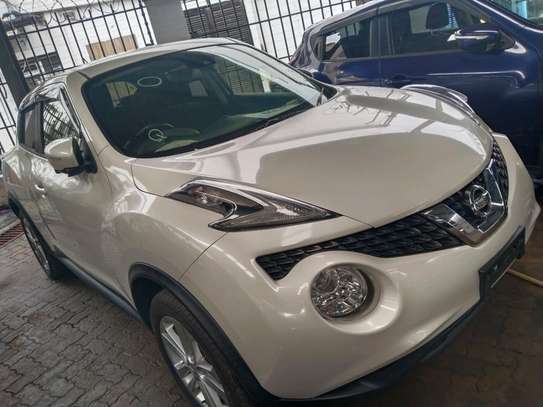 Nissan Juke white colour on sale image 5