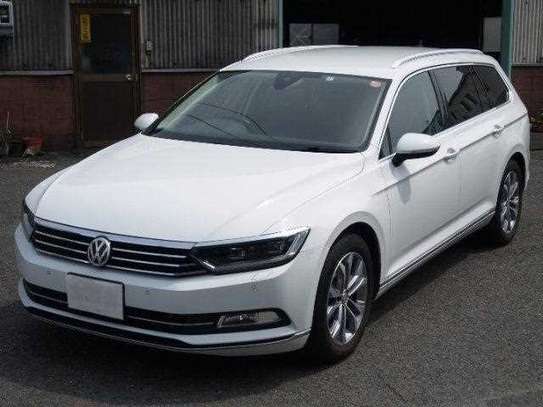 VW Passat windscreen replacement with free mobile fitting image 1